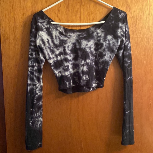 Garage Black & White Tie-Dye Long Sleeve Crop Top - Picture 2 of 4